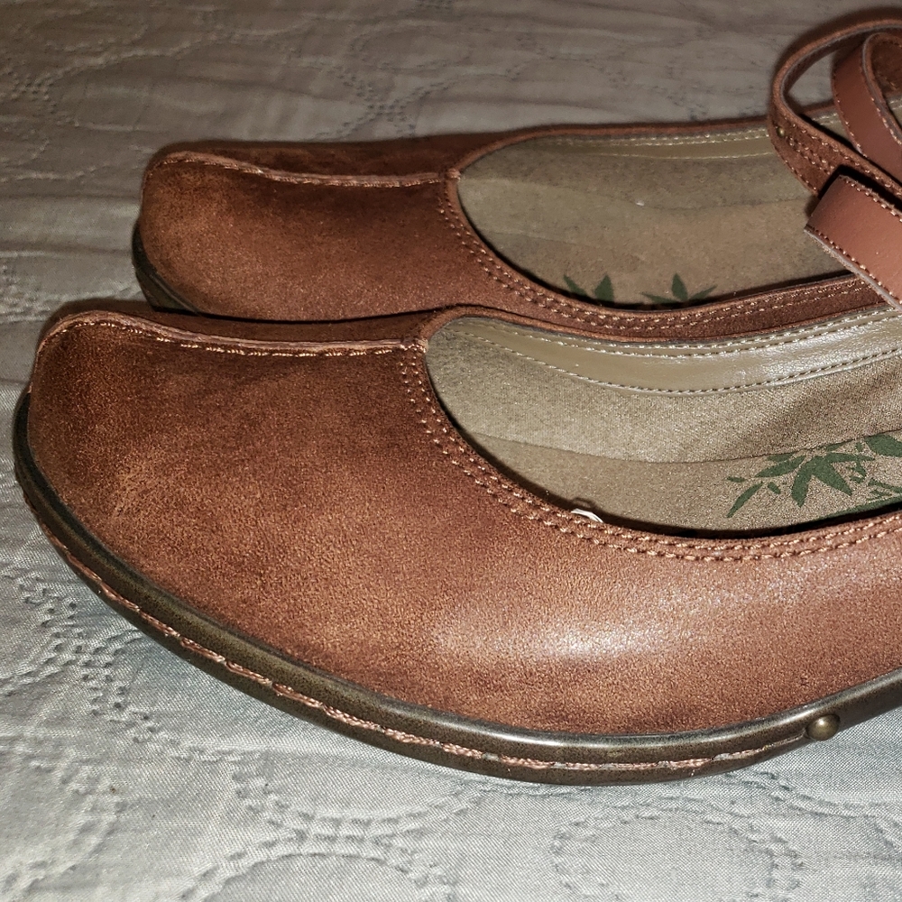 Easy Spirit Brown Leather/Nubuck Mary Jane - 12M - Picture 2 of 5